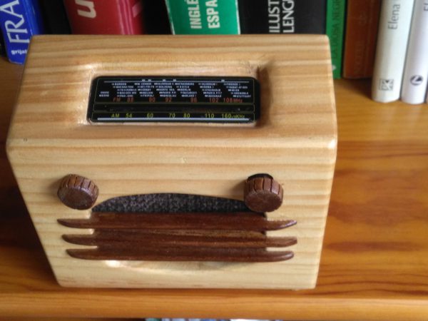 Radio en miniatura diseño propio.