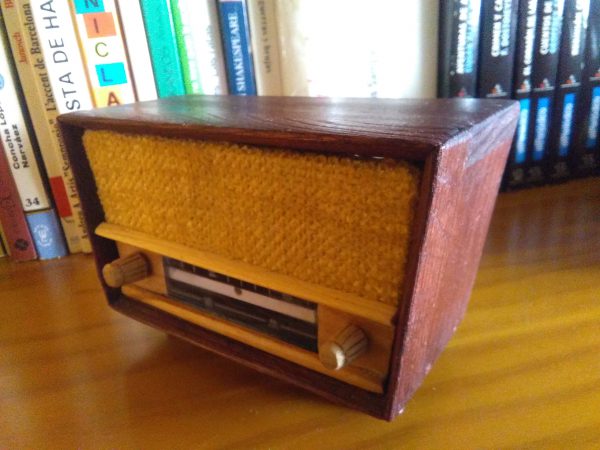 radio en miniatura año 50